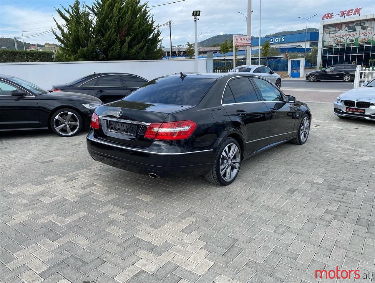 2010' Mercedes-Benz E 350 photo #3