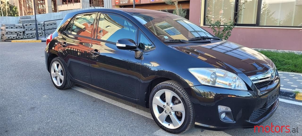 2011' Toyota Auris photo #1