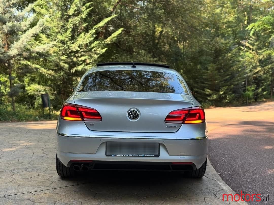 2015' Volkswagen Passat photo #2