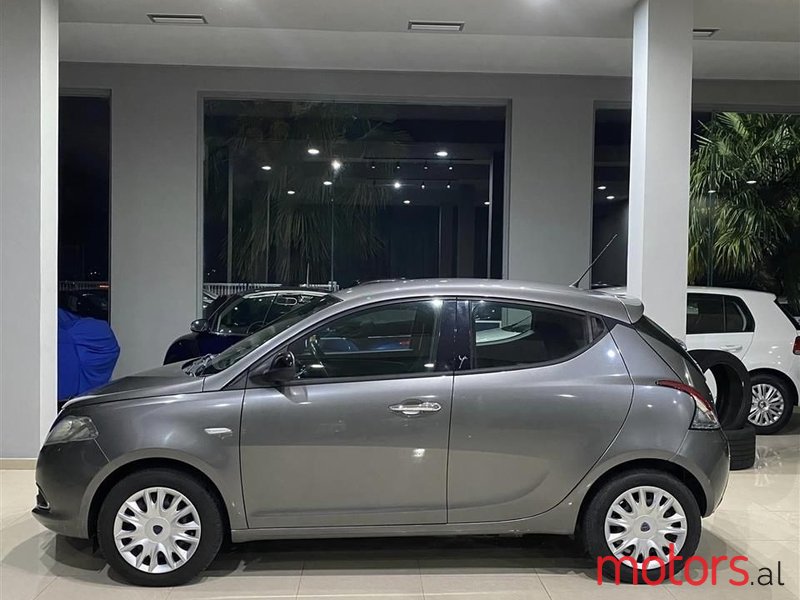 2012' Lancia Ypsilon photo #5