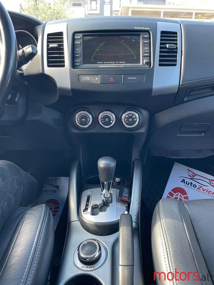 2010' Mitsubishi Outlander photo #6