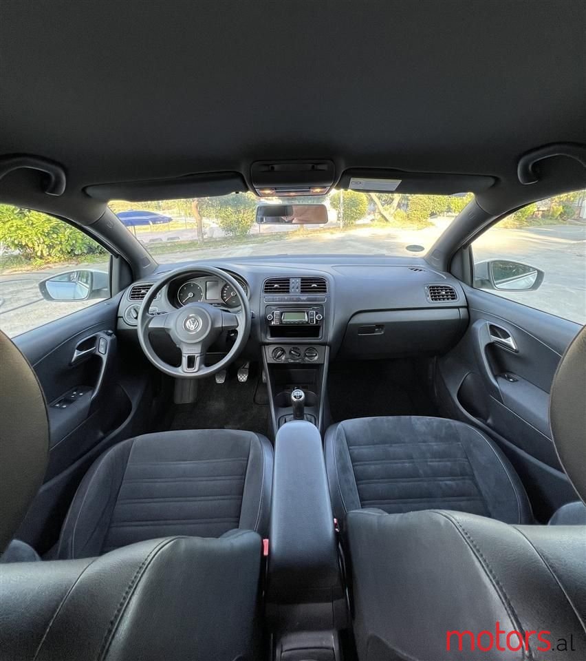 2010' Volkswagen Polo photo #2