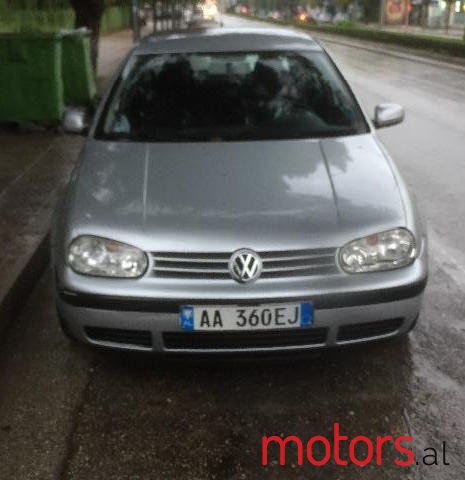 2002' Volkswagen Golf photo #1