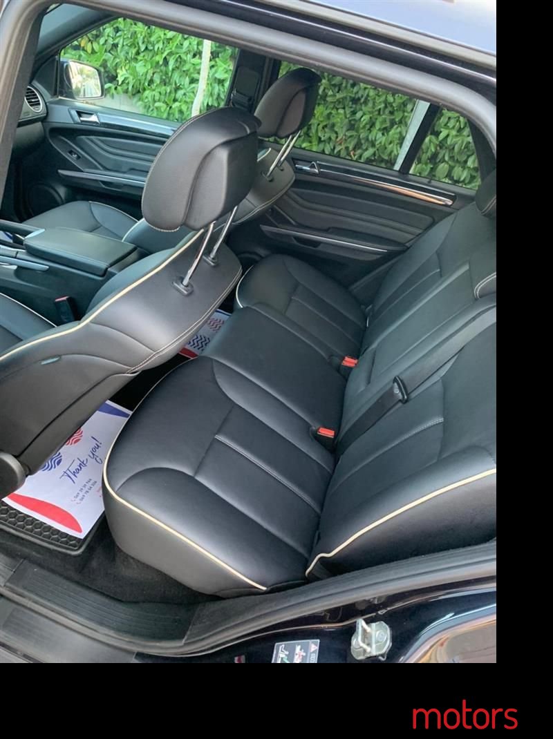 2011' Mercedes-Benz 350 photo #5