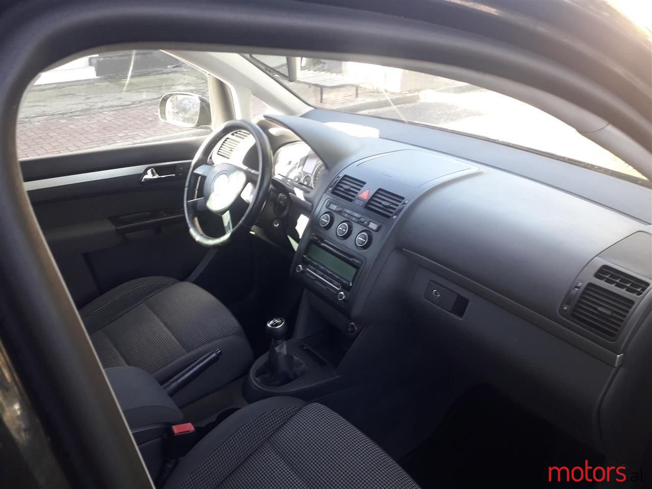 2006' Volkswagen Touran photo #2