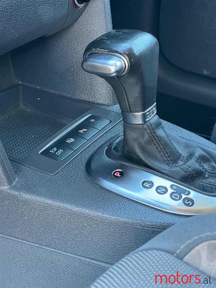 2009' Volkswagen Touran photo #4