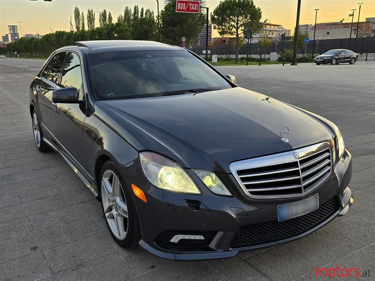 2011' Mercedes-Benz E 350 photo #2