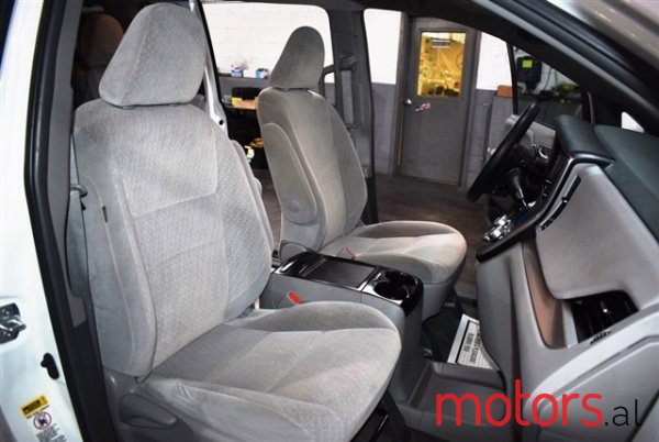 2017' Toyota Sienna 2017 Toyota Sienna photo #5