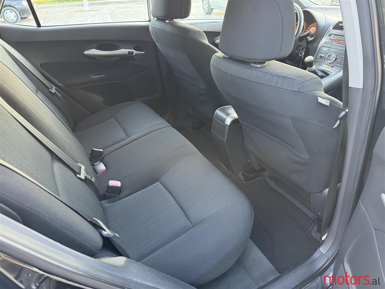 2008' Toyota Auris photo #2