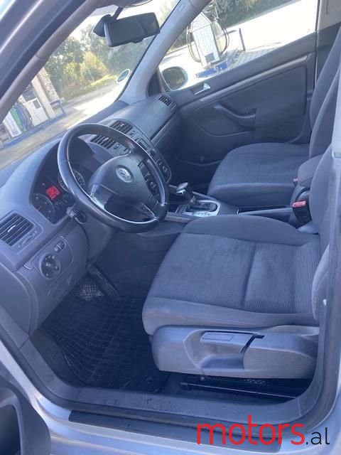 2005' Volkswagen Golf photo #5