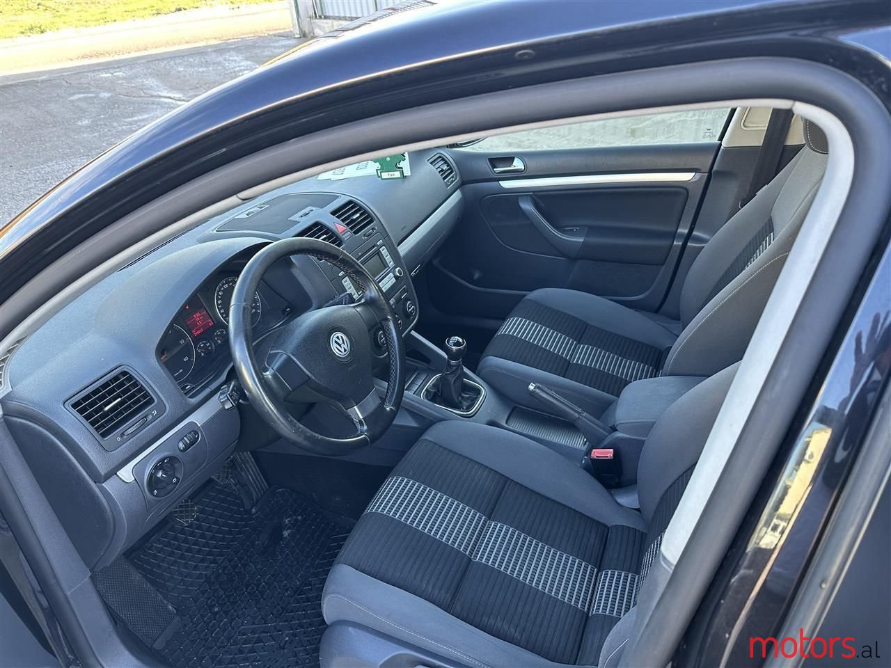 2008' Volkswagen Golf photo #6