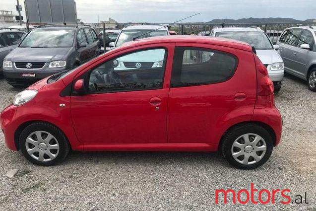 2011' Peugeot 107 photo #2