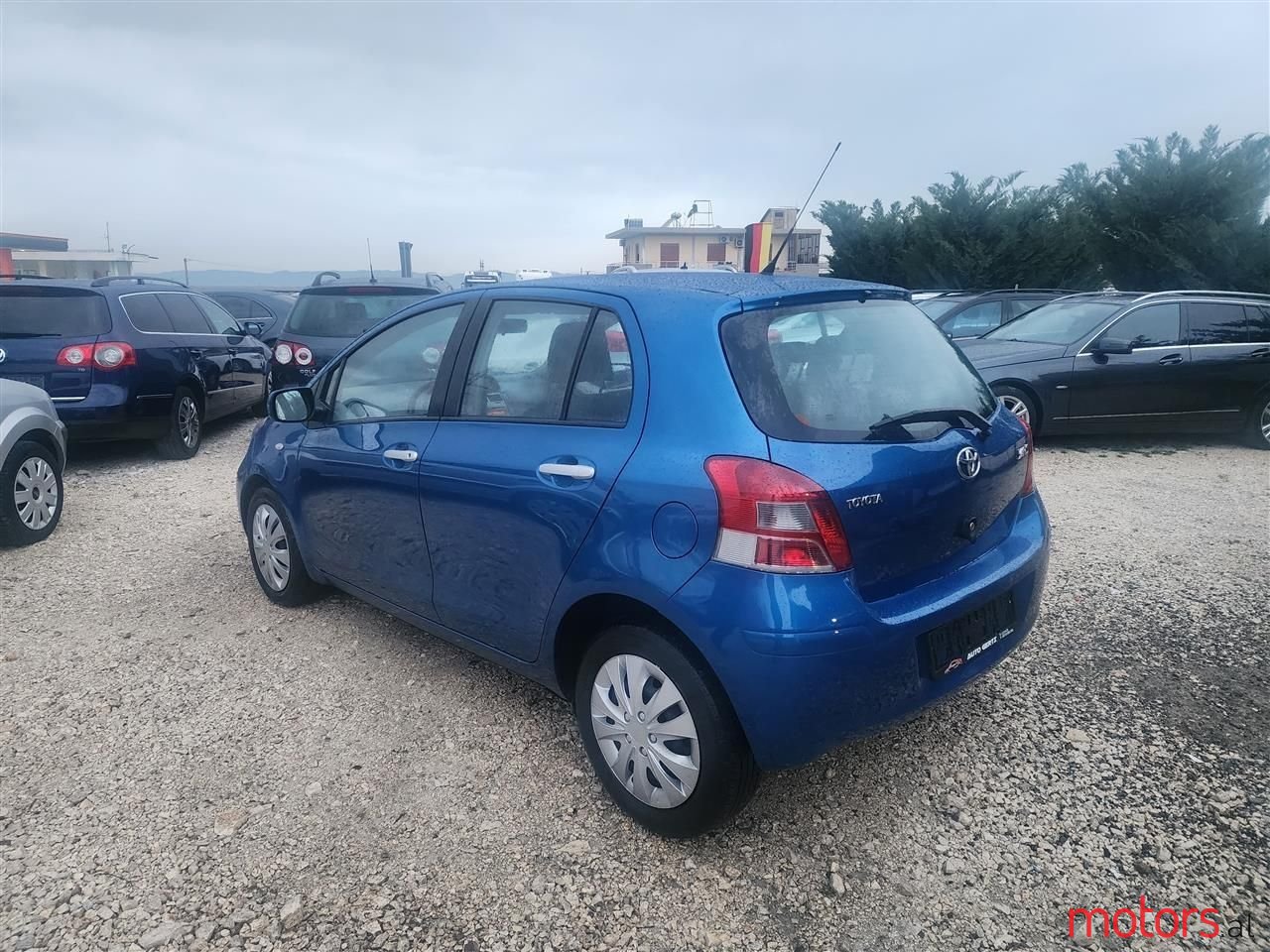 2011' Toyota Yaris photo #2