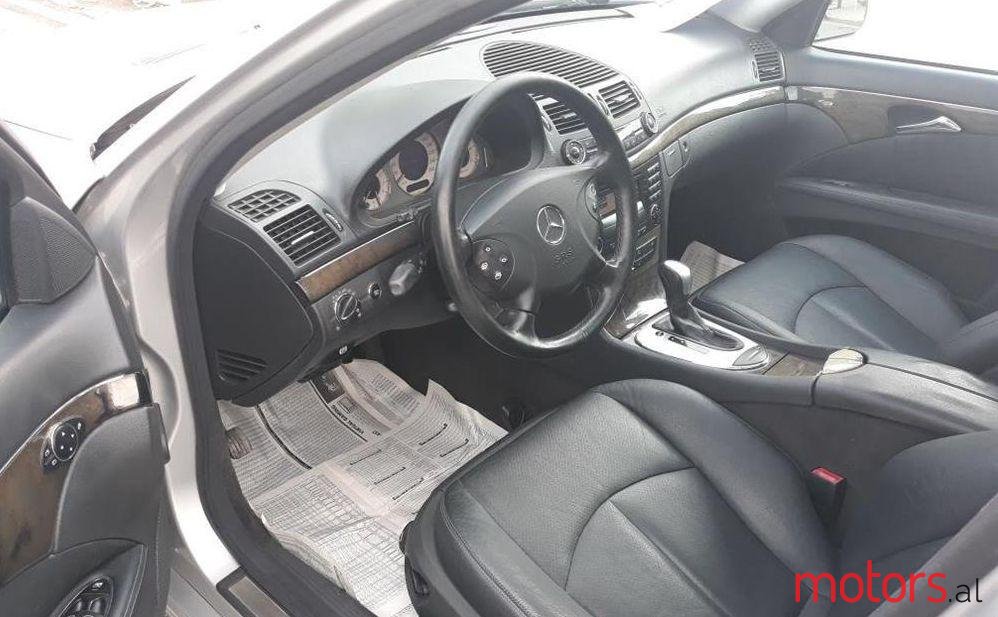 2003' Mercedes-Benz E 270 photo #2