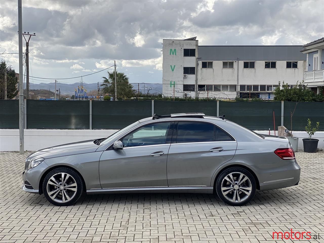 2014' Mercedes-Benz E 220 photo #3