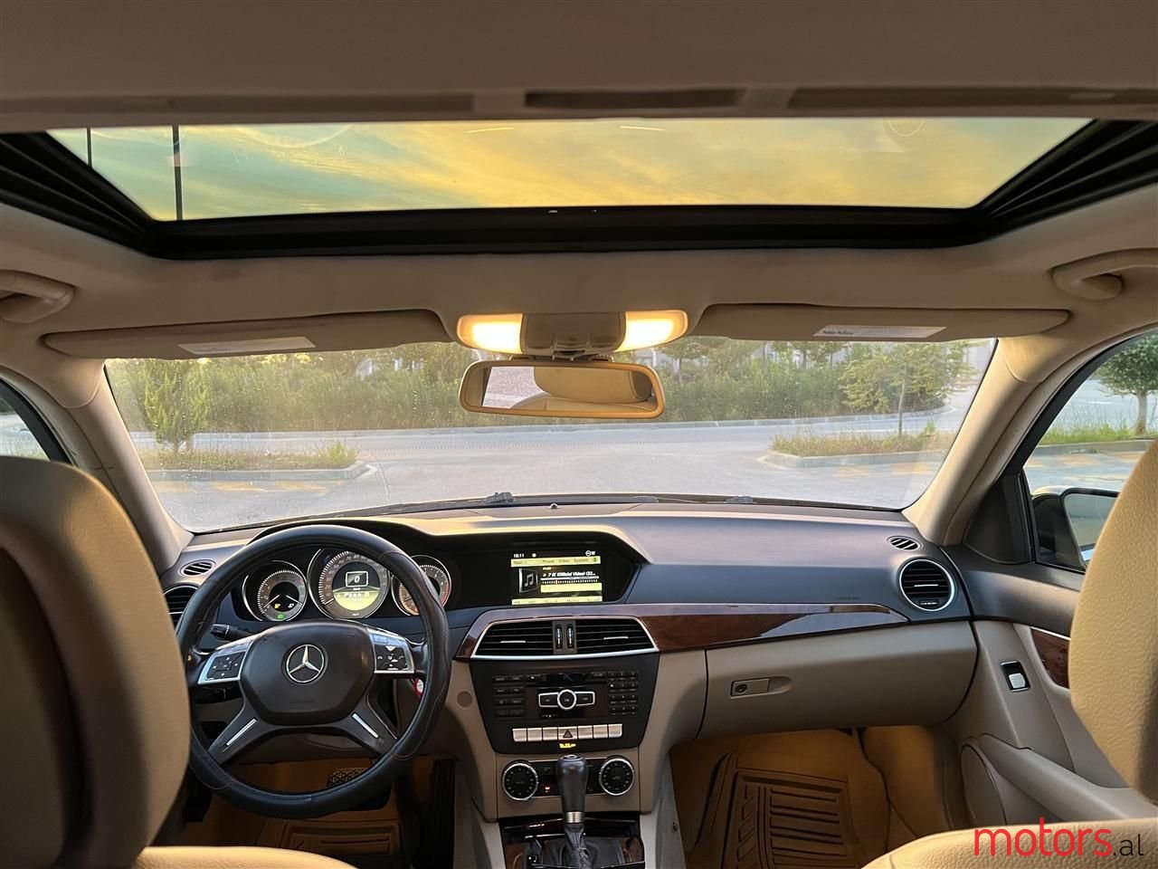 2012' Mercedes-Benz C 300 photo #6