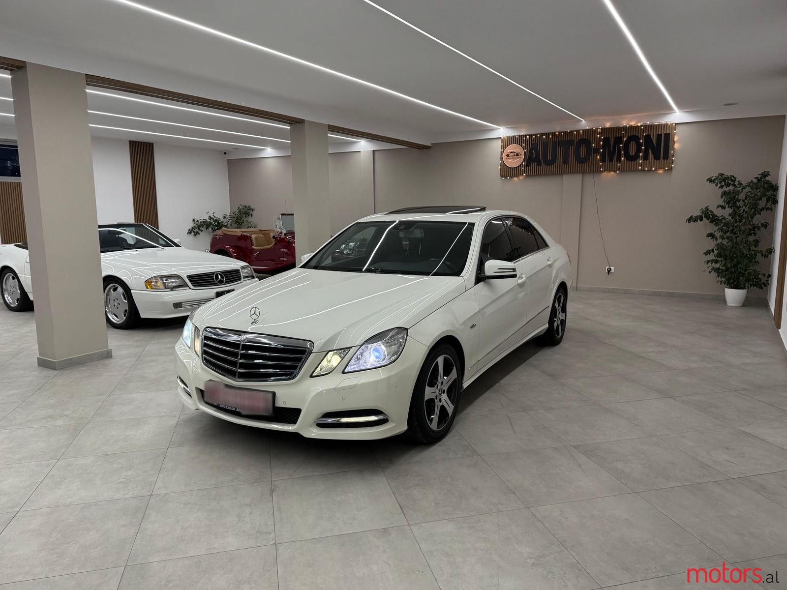 2012' Mercedes-Benz E 220 photo #2
