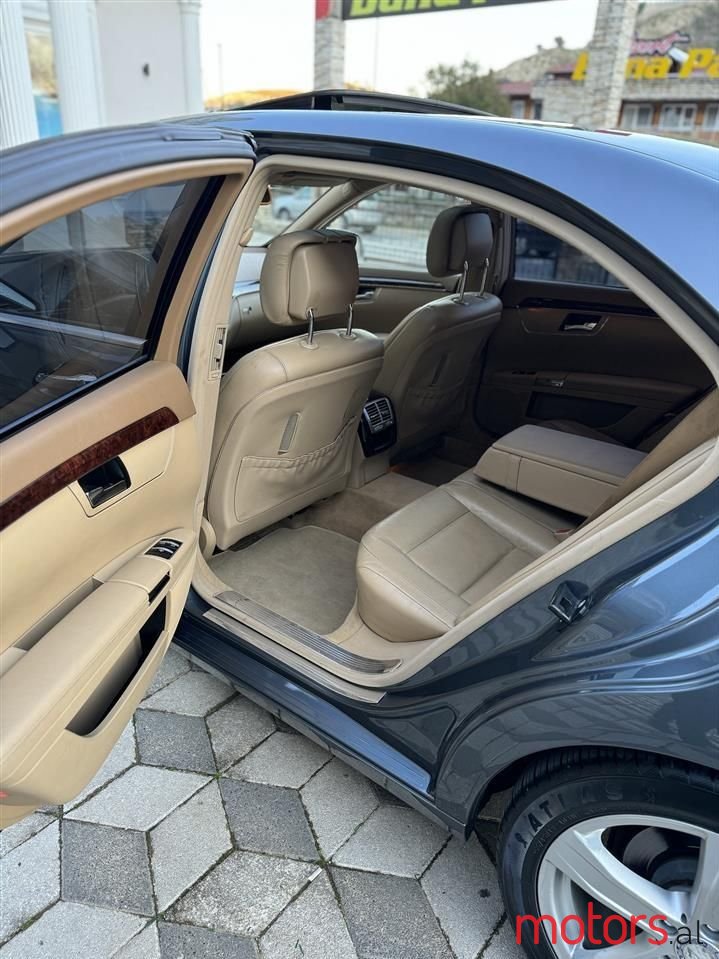 2010' Mercedes-Benz S 550 photo #2