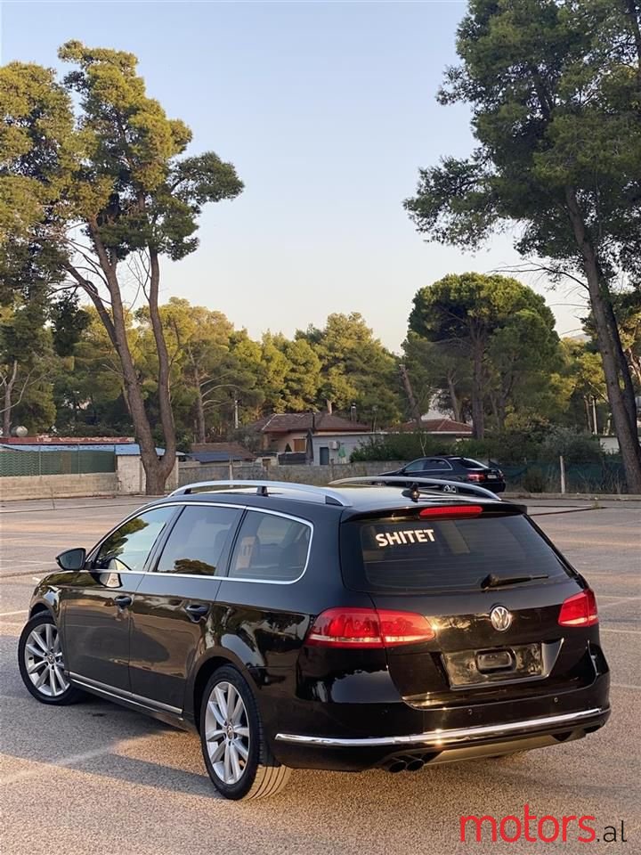 2011' Volkswagen Passat photo #2