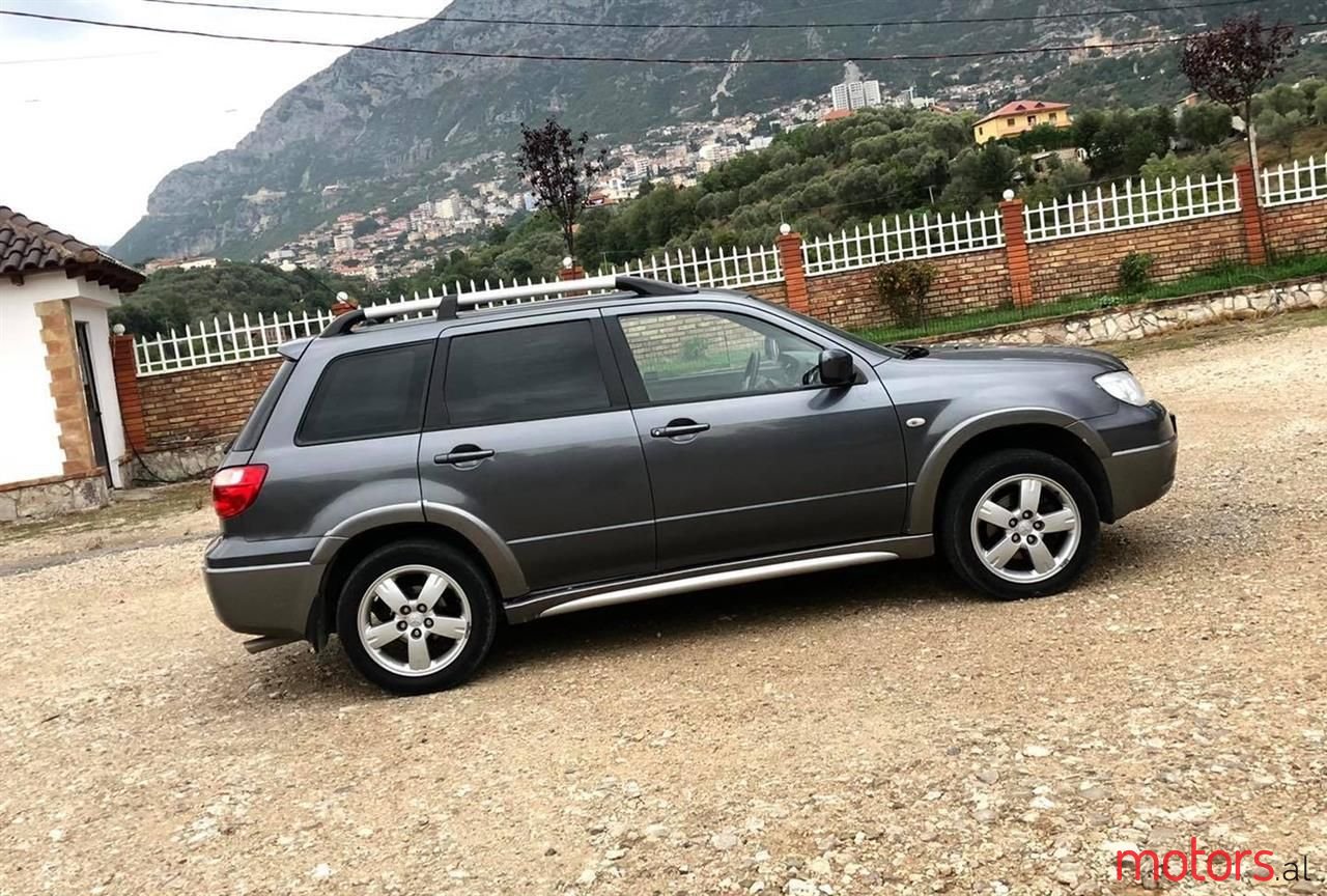 2006' Mitsubishi Outlander photo #3