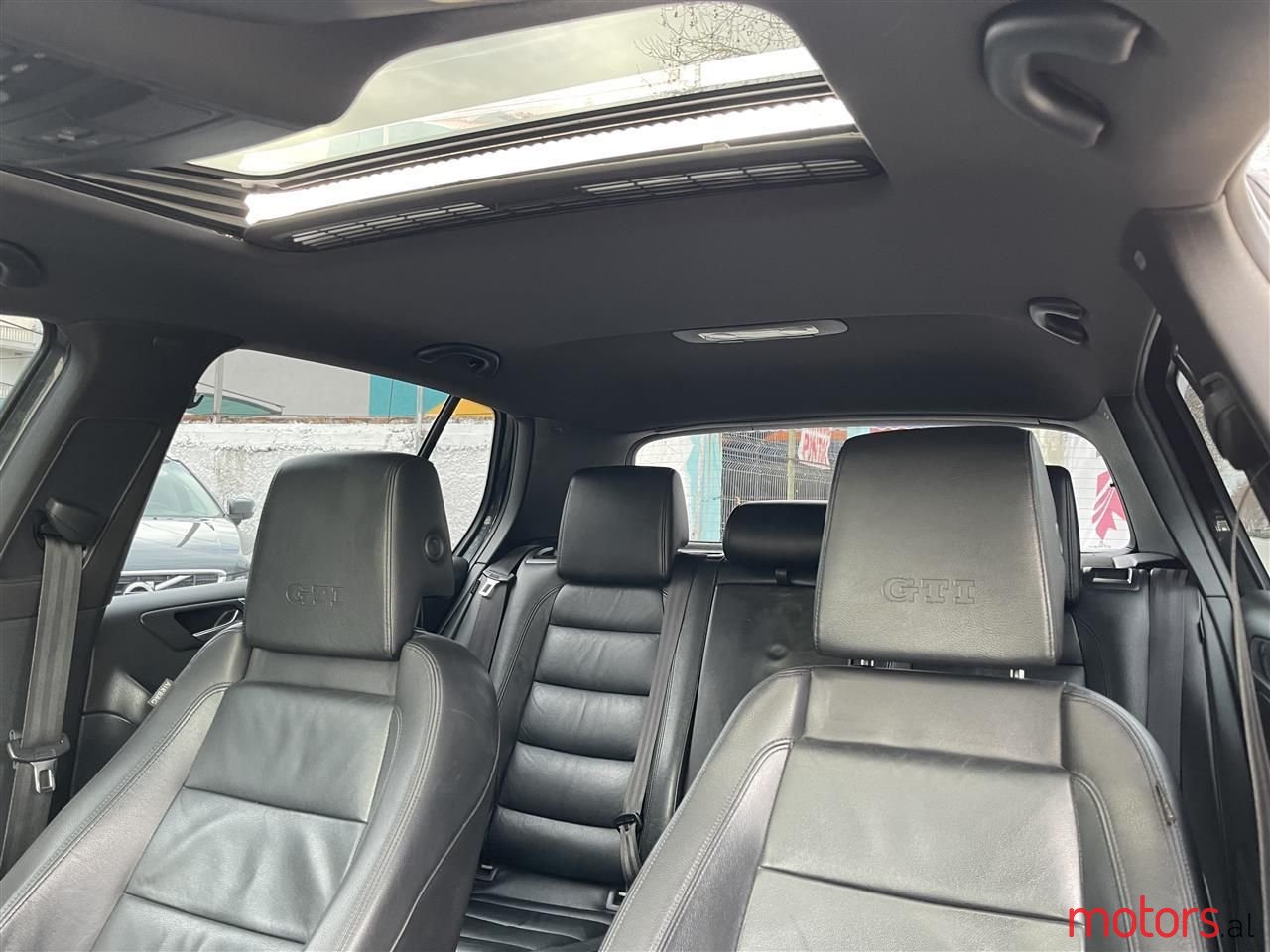 2011' Volkswagen Golf photo #3