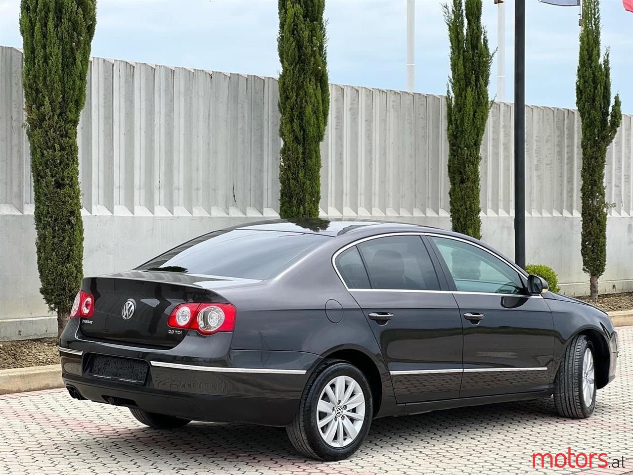 2009' Volkswagen Passat photo #4