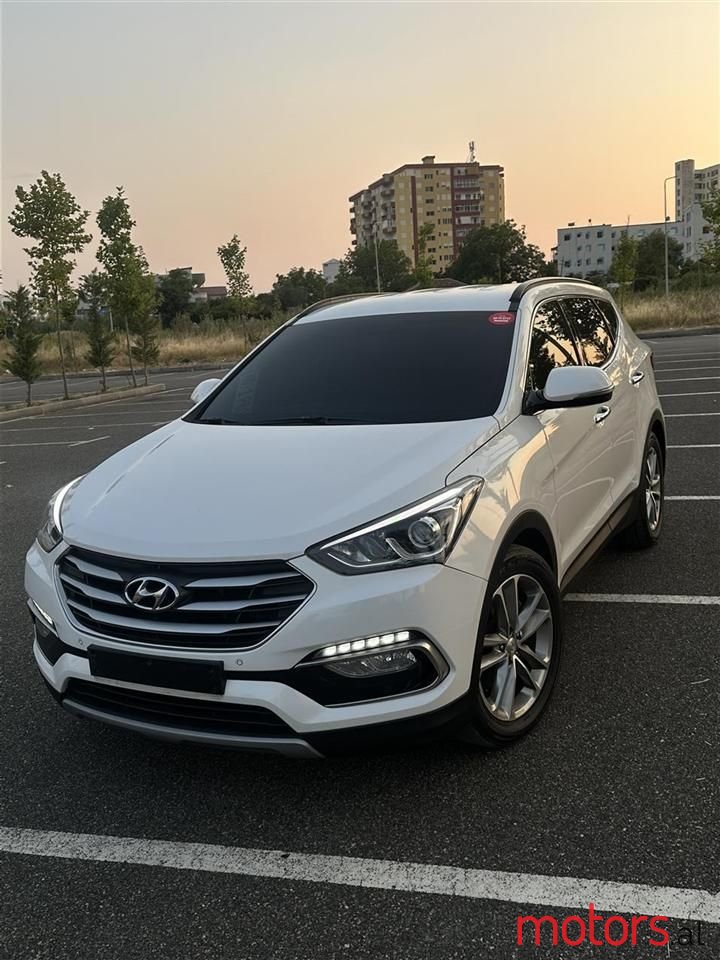 2016' Hyundai Santa Fe photo #2