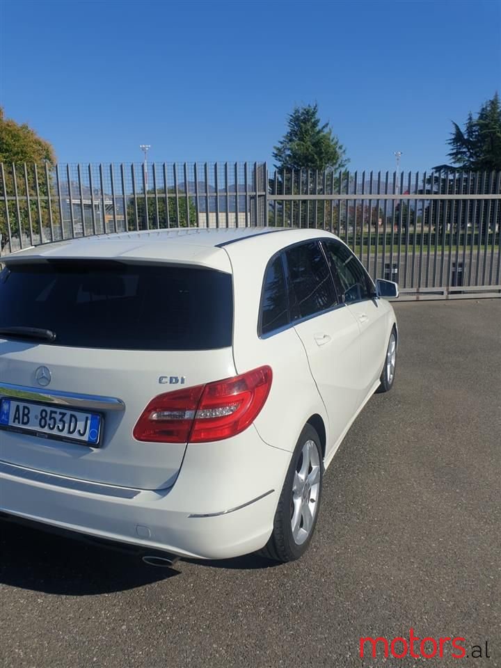 2012' Mercedes-Benz B 180 photo #2