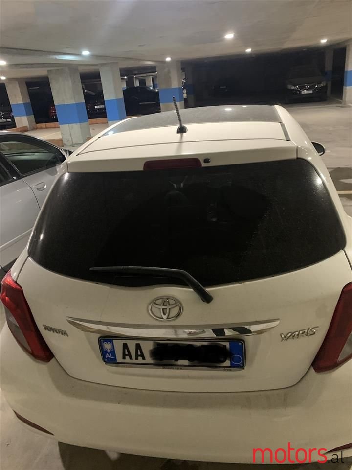 2012' Toyota Yaris photo #3