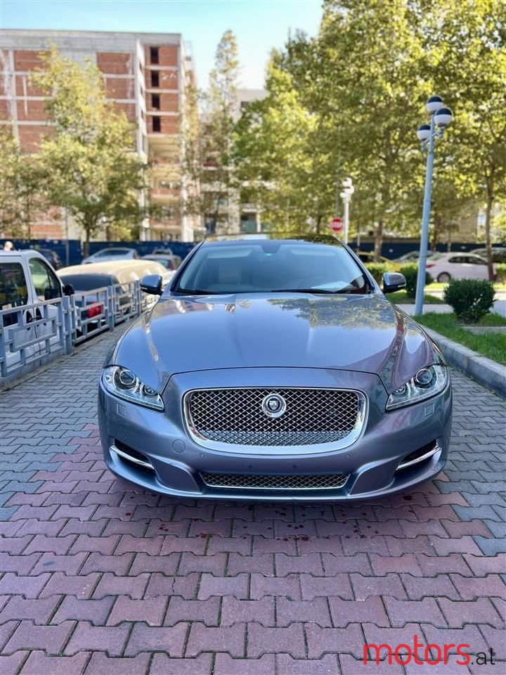 2010' Jaguar XJ photo #5