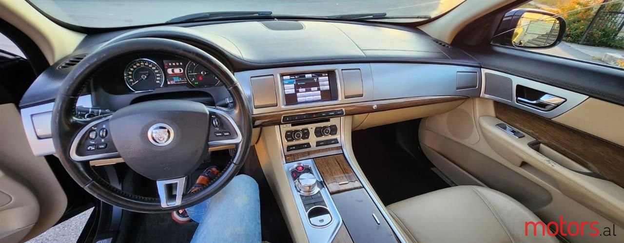 2012' Jaguar XF photo #5