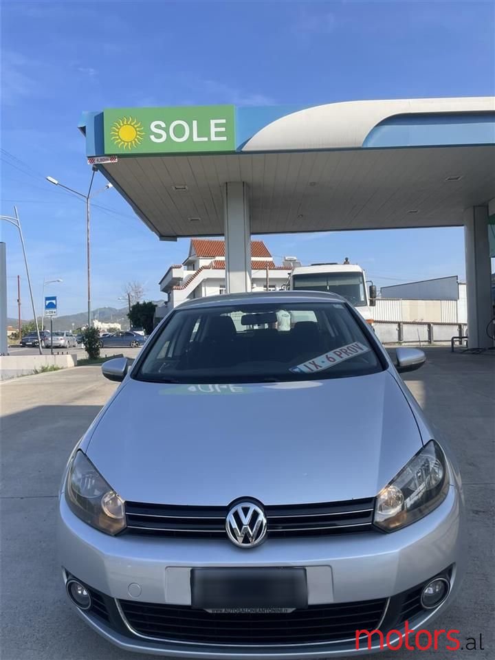 2011' Volkswagen Golf photo #1