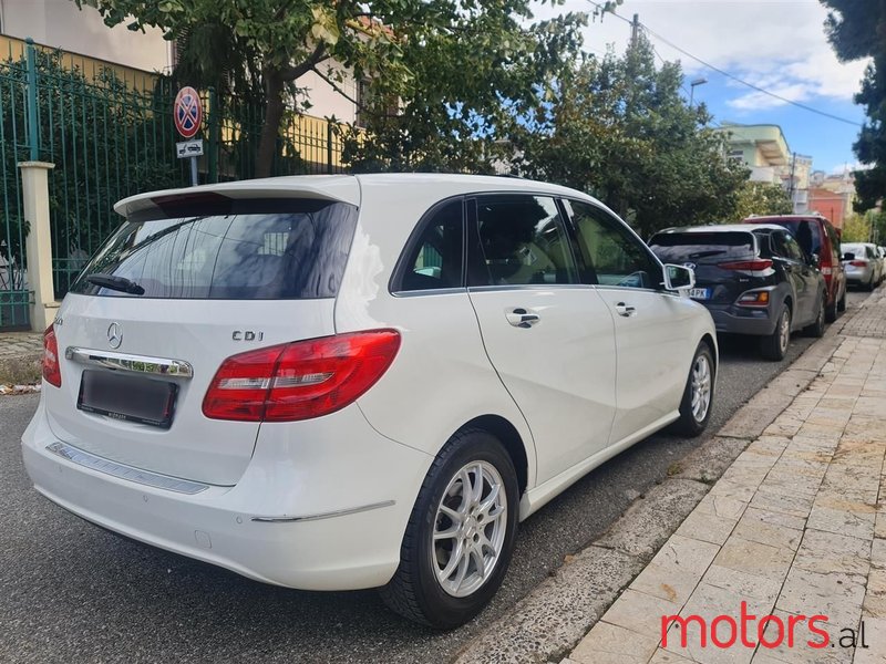 2013' Mercedes-Benz B 200 photo #2