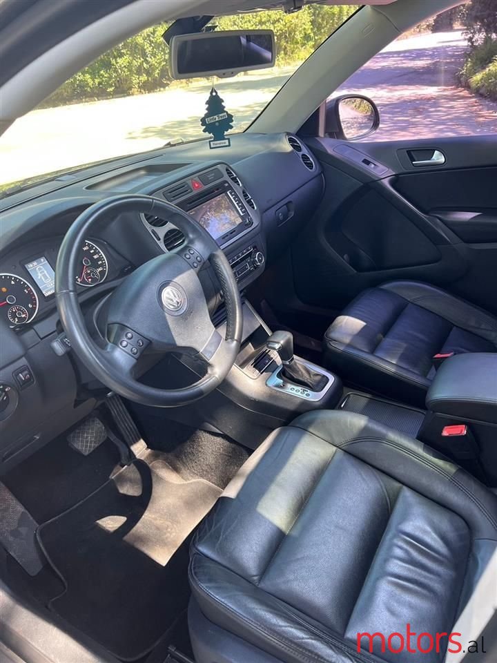 2010' Volkswagen Tiguan photo #6