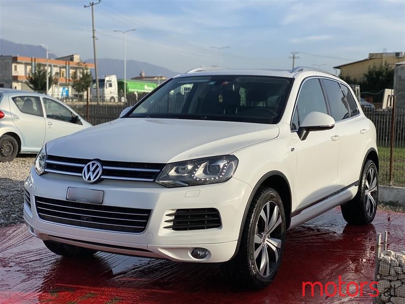 2012' Volkswagen Touareg photo #1