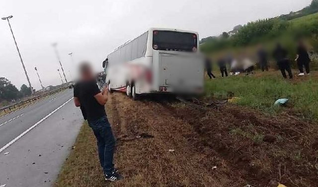 Aksidentohet furgoni me nxënës në Bulqizë, disa prej tyre dërgohen në spital