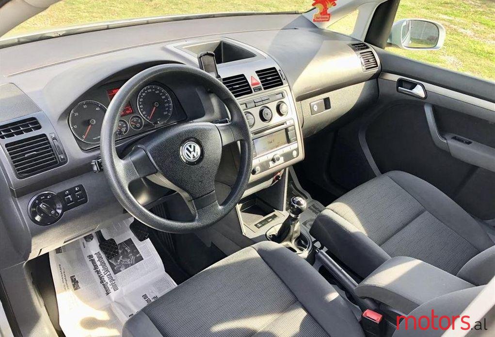 2007' Volkswagen Touran photo #1