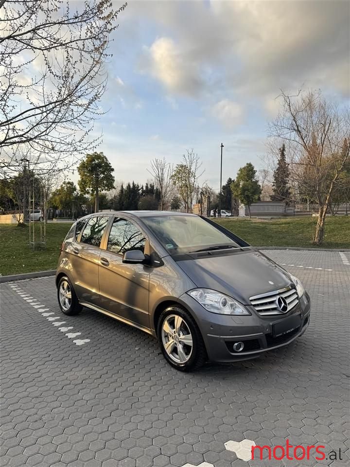 2009' Mercedes-Benz A 200 photo #3