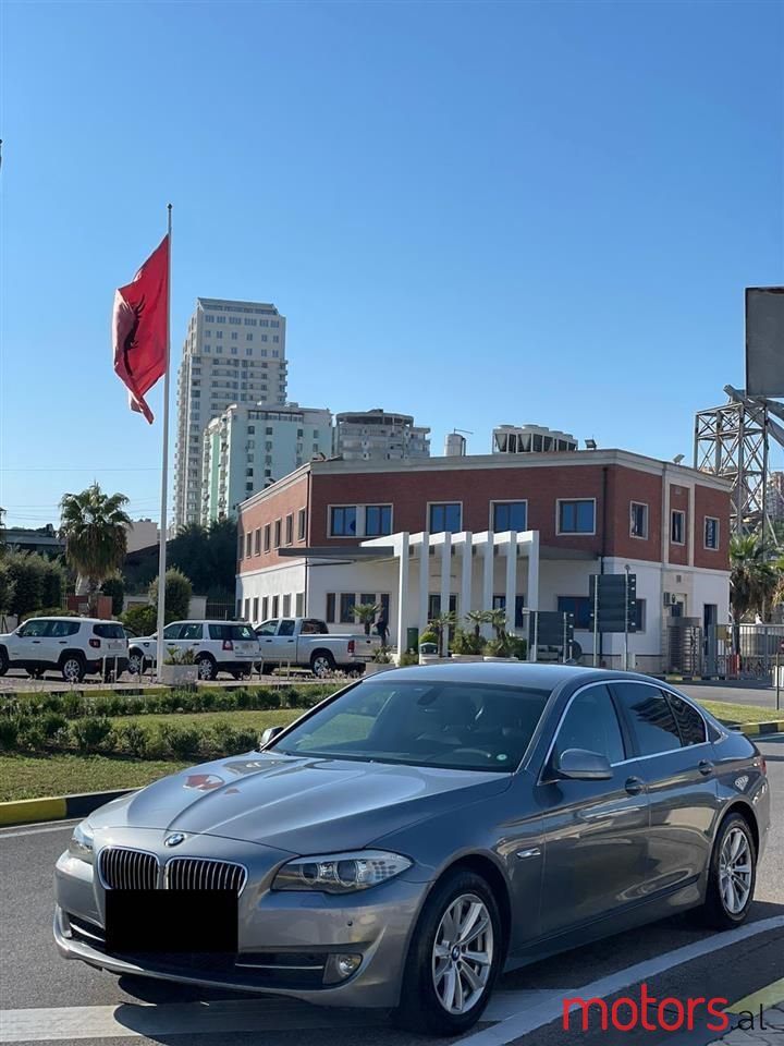 2011' BMW 525 photo #1