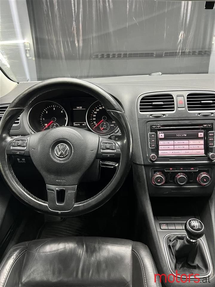 2010' Volkswagen Golf photo #5