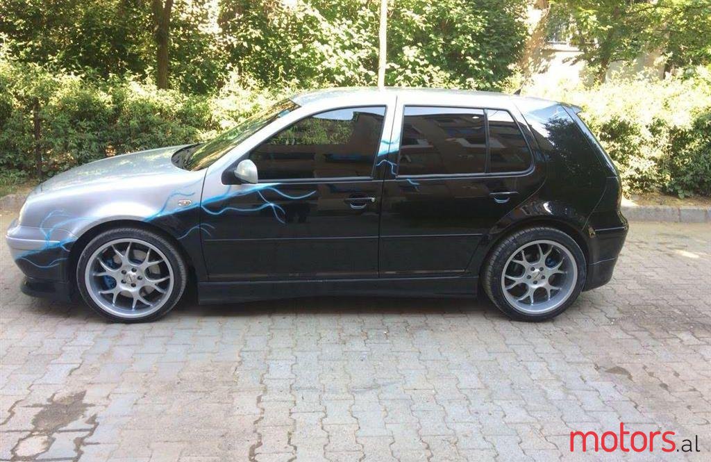 2001' Volkswagen Golf photo #1