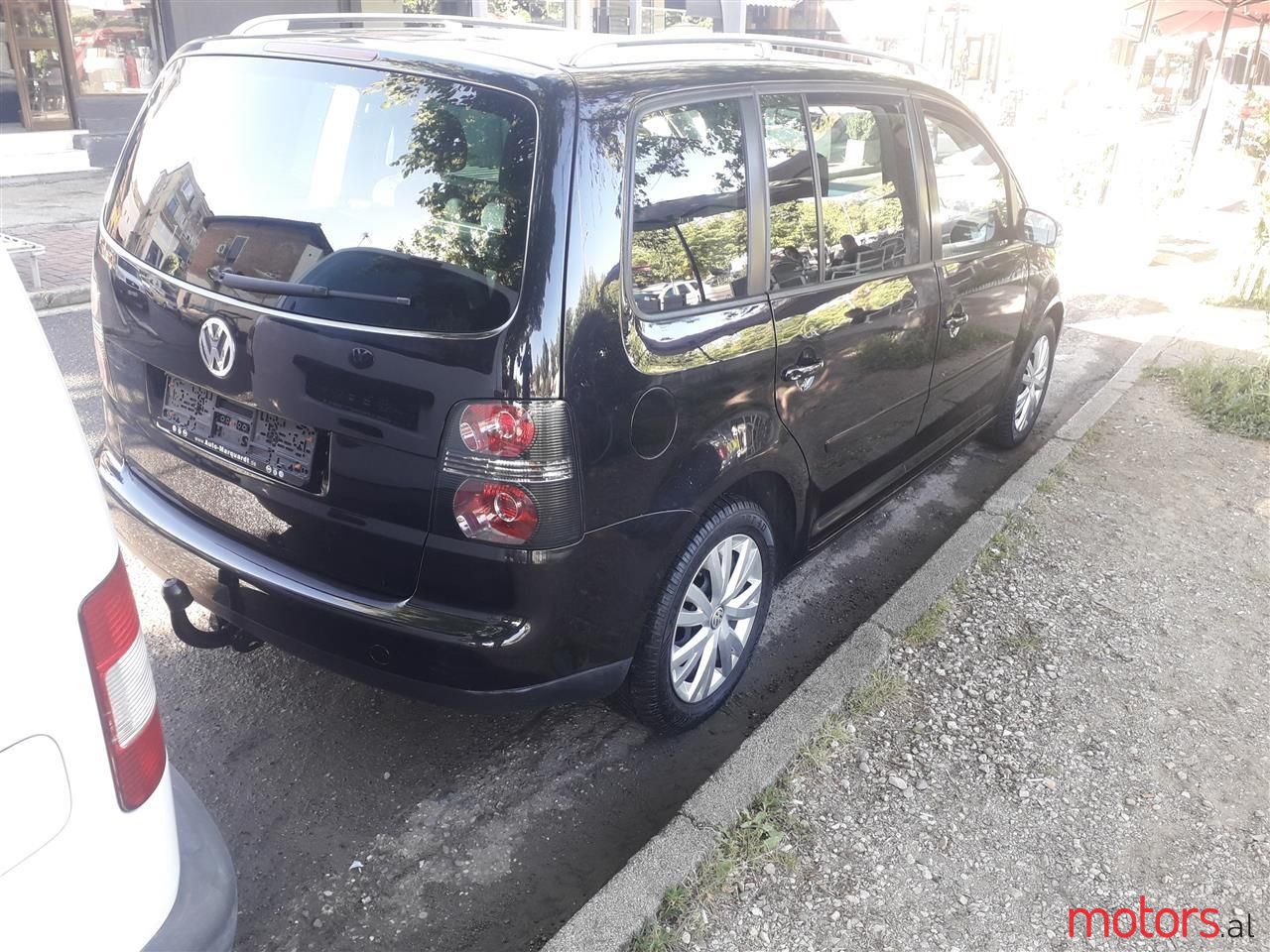2006' Volkswagen Touran photo #1