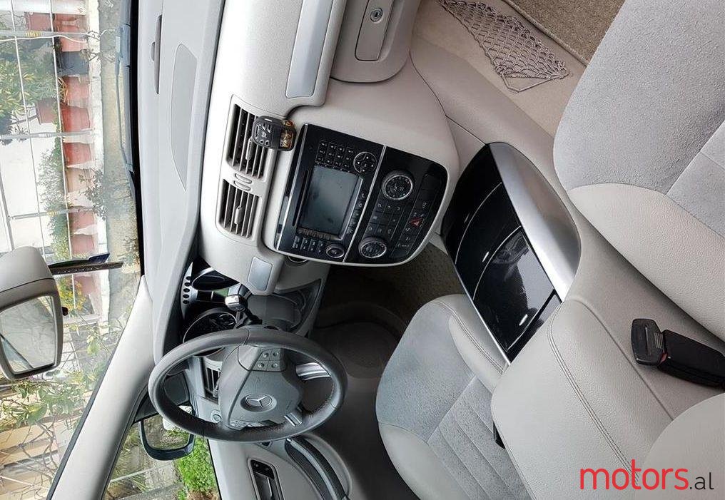 2008' Mercedes-Benz R 320 photo #1