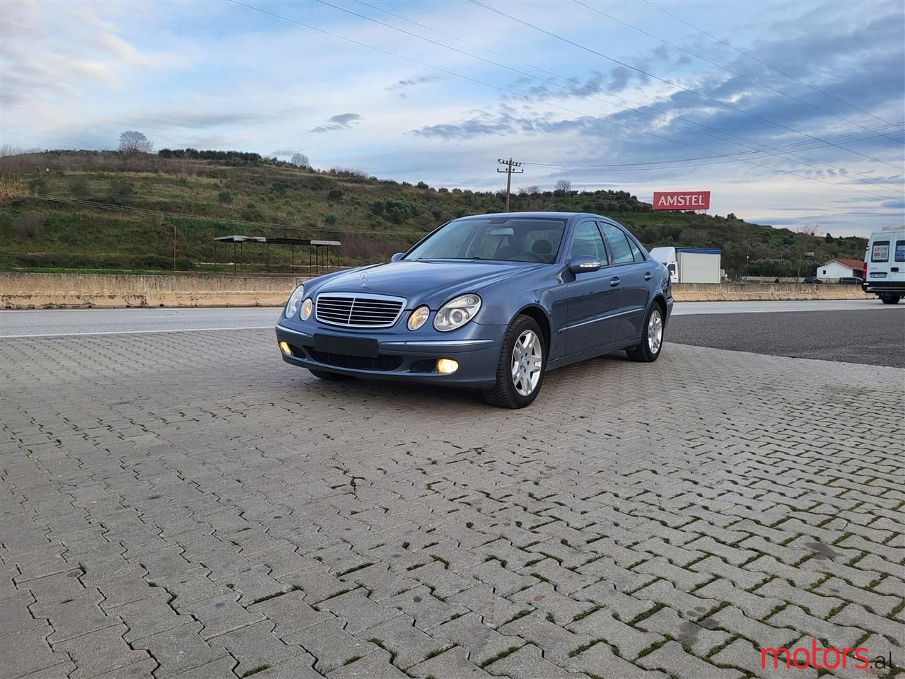 2005' Mercedes-Benz E 220 photo #2