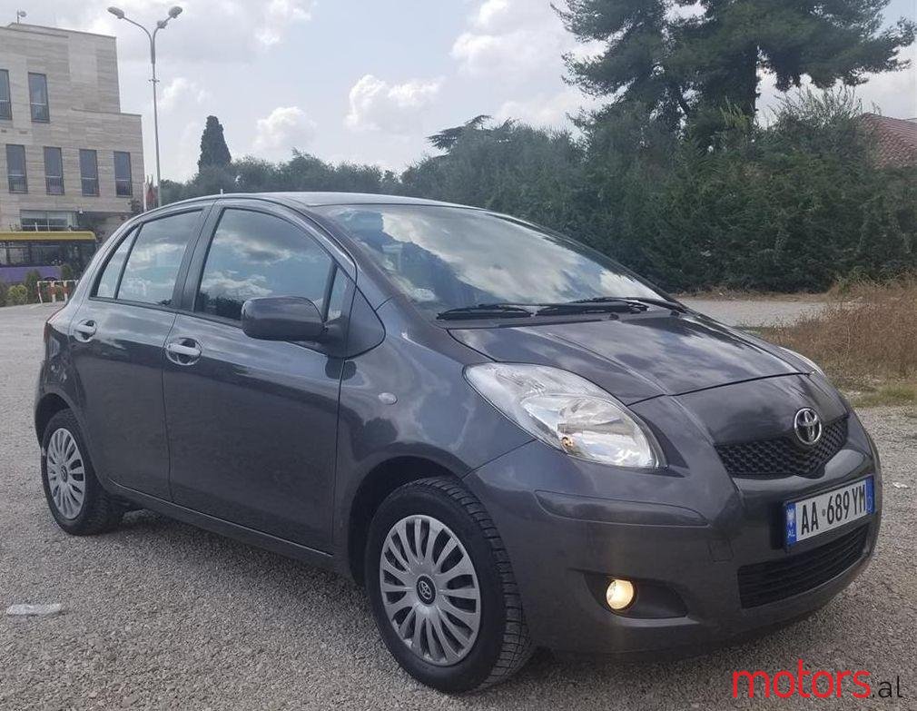 2011' Toyota Yaris photo #1