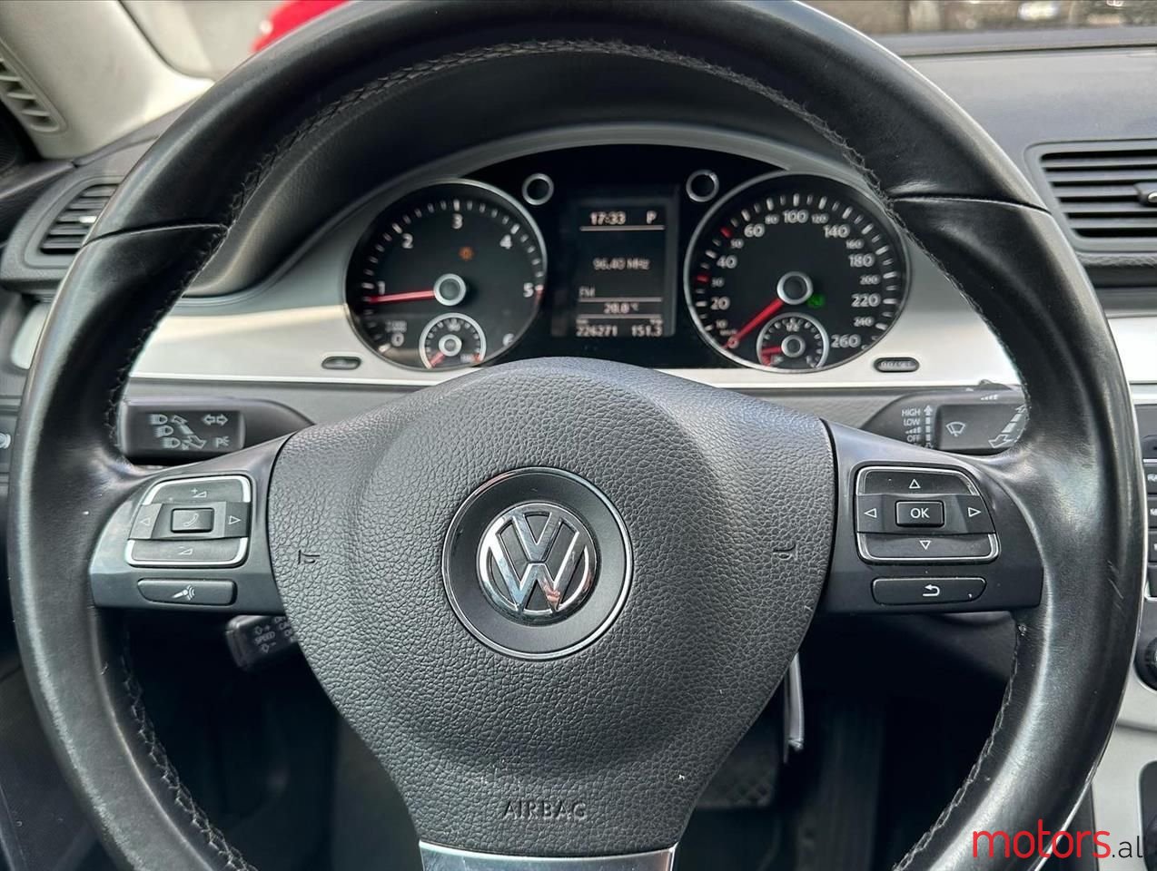 2010' Volkswagen Passat photo #6