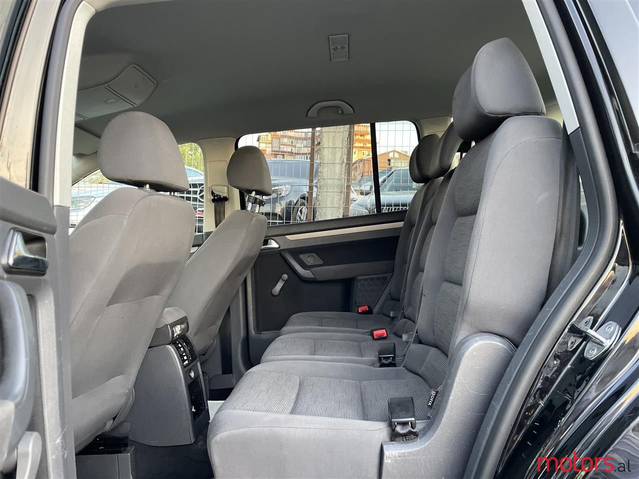 2009' Volkswagen Touran photo #3