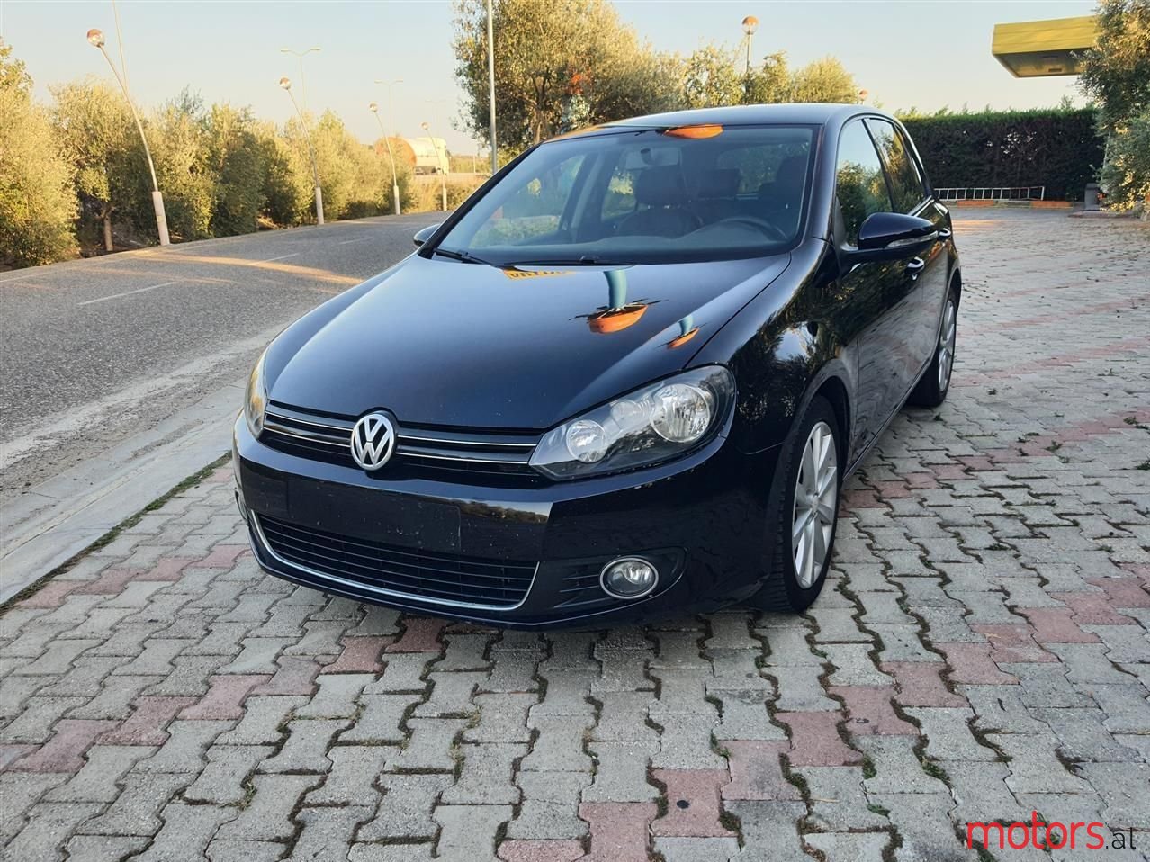 2010' Volkswagen Golf photo #1