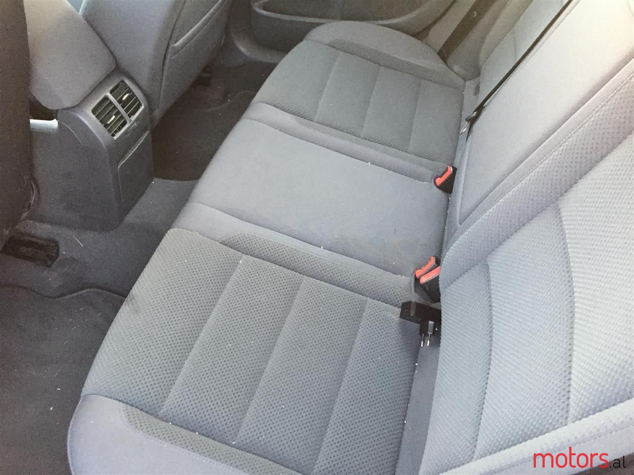 2004' Volkswagen Golf photo #6