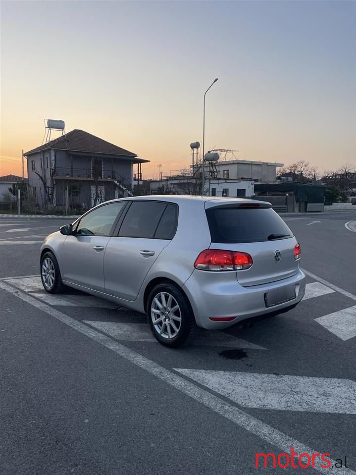 2010' Volkswagen Golf photo #5